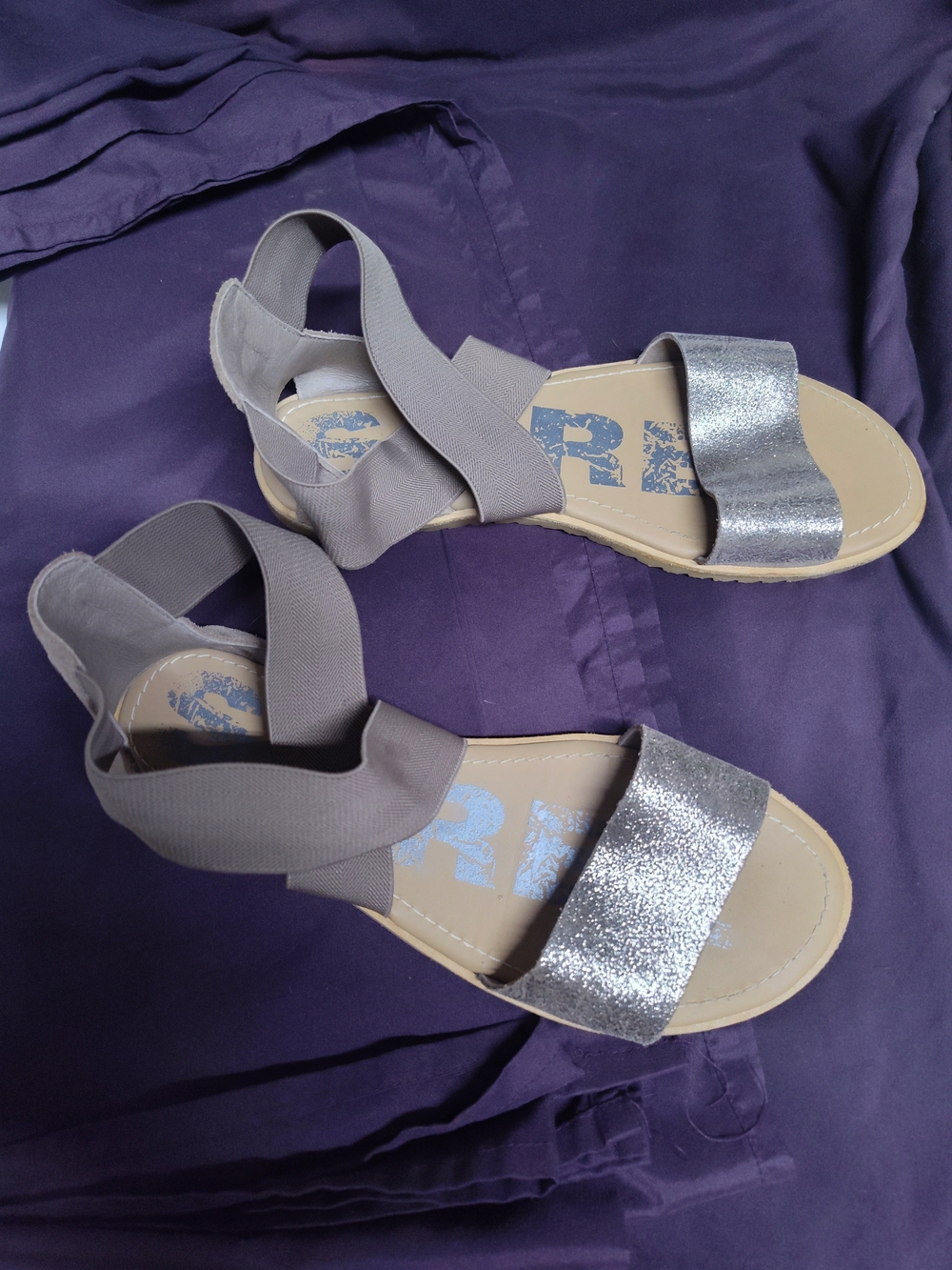 Sorel Women's Silver Glitter Elastic Strap Sandals